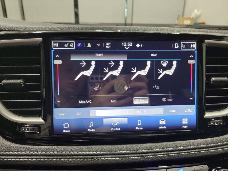 2026 Chrysler Pacifica Select