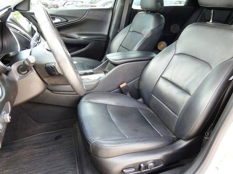 2017 CHEVROLET Malibu Sedan - $17,900