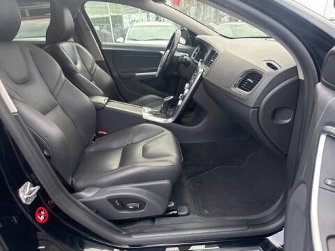 2015 Volvo V60 Cross Country T5