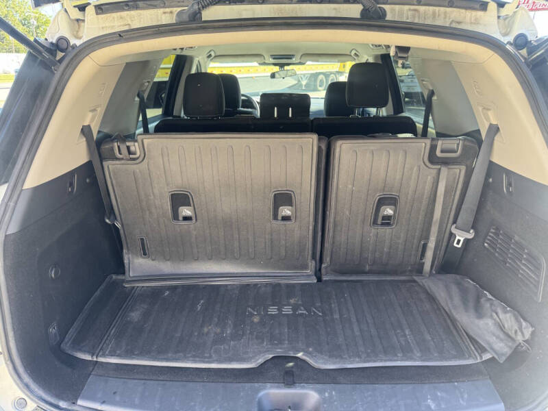 2022 Nissan Pathfinder SV