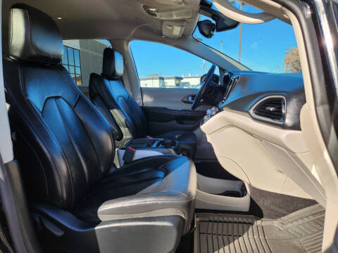 2017 Chrysler Pacifica Touring-L