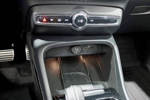 2021 Volvo XC40 Recharge Pure Electric P8