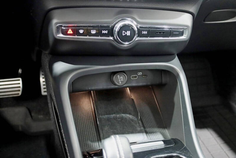 2021 Volvo XC40 Recharge Pure Electric P8