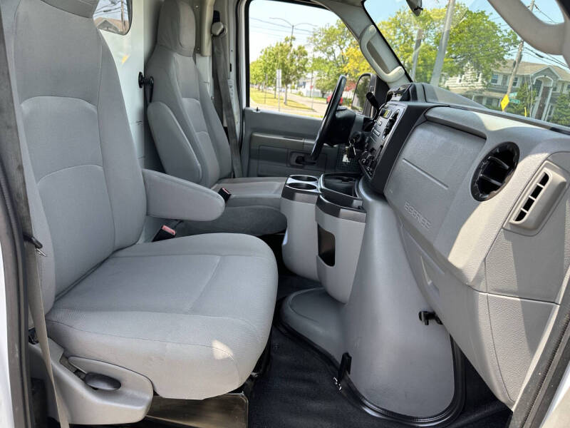 2014 Ford E-Series E-350 SD