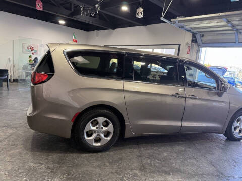 2018 Chrysler Pacifica Hybrid Touring Plus