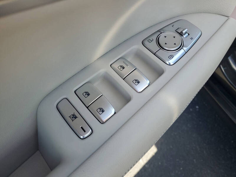 2025 Genesis G70