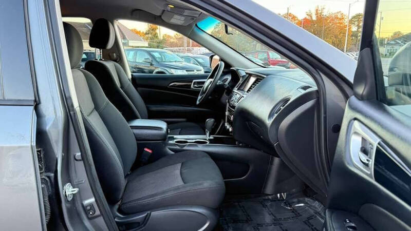 2019 Nissan Pathfinder S