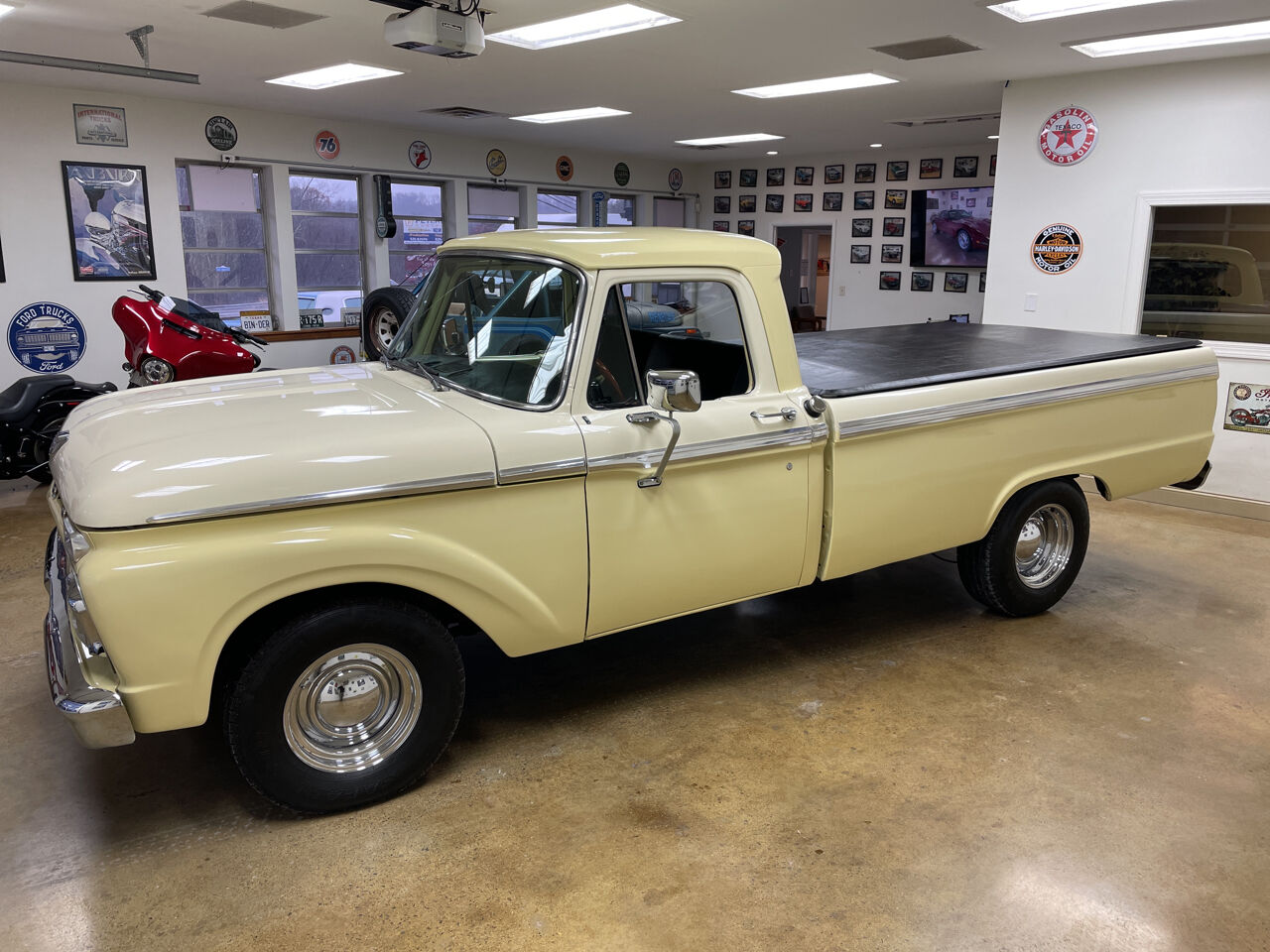1966 Ford F-100 4
