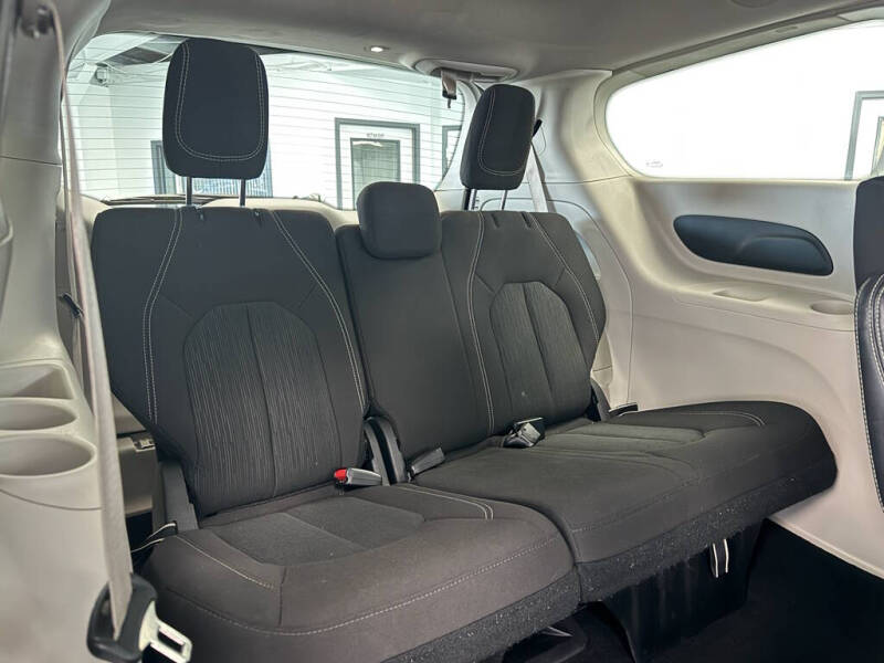 2024 Chrysler Voyager LX