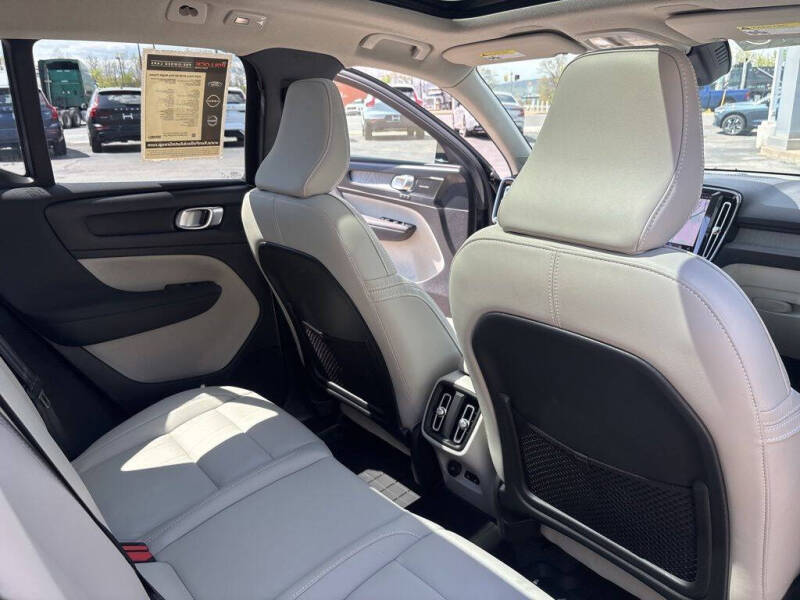 2023 Volvo XC40 B5 Plus Bright Theme