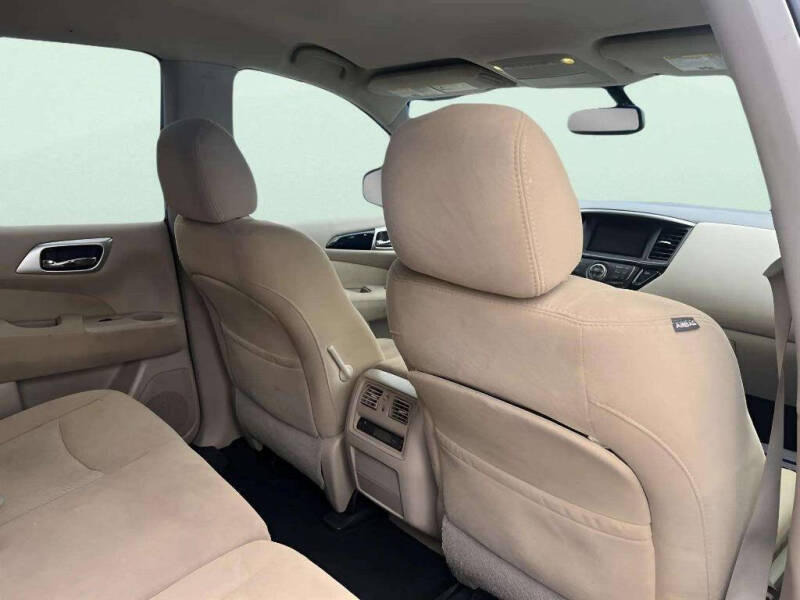 2016 Nissan Pathfinder SV