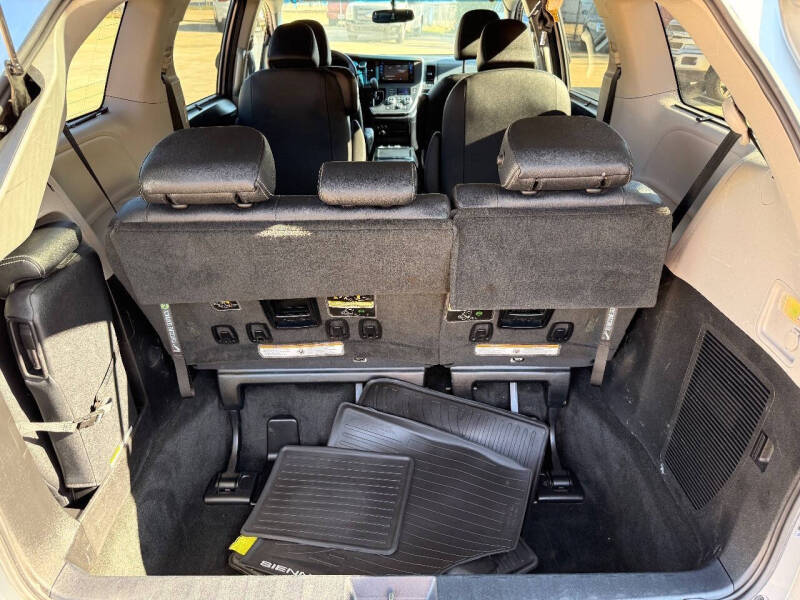 2017 Toyota Sienna SE 8-Passenger