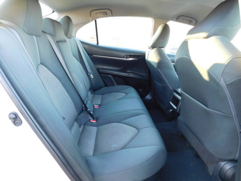 2022 Toyota Camry Hybrid LE