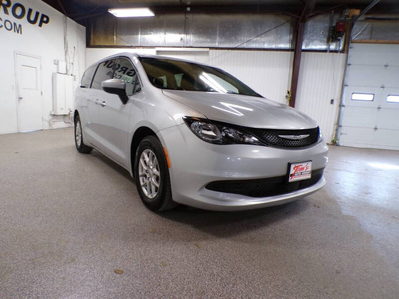 2022 Chrysler Voyager LX