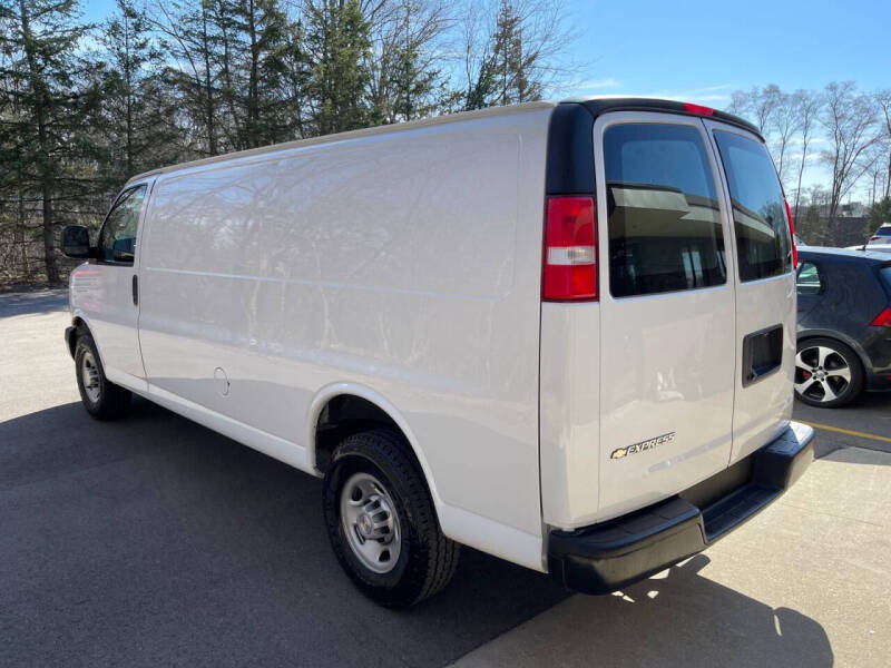 2021 Chevrolet Express 2500