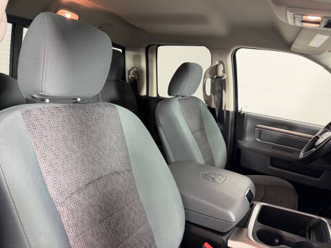 2016 RAM 1500 SLT