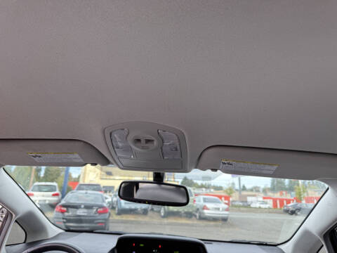 2013 Toyota Prius v Five