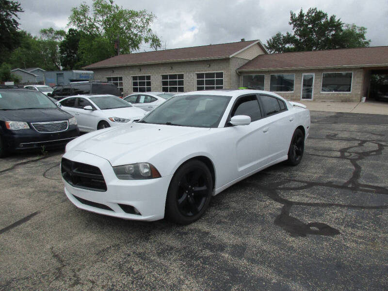 Used 2013 Dodge Charger SXT with VIN 2C3CDXHG9DH555692 for sale in Urbana, IL