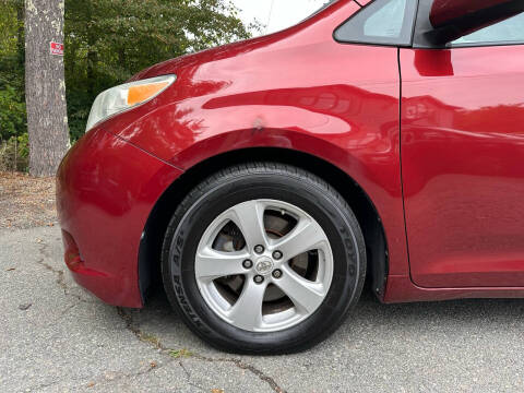 2012 Toyota Sienna LE 8-Passenger