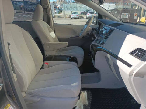 2012 Toyota Sienna