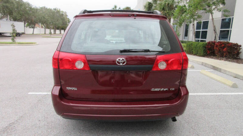 2008 Toyota Sienna null photo 4