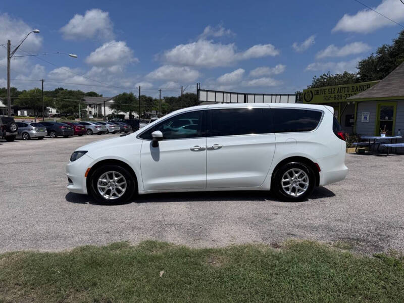 2022 Chrysler Voyager LX