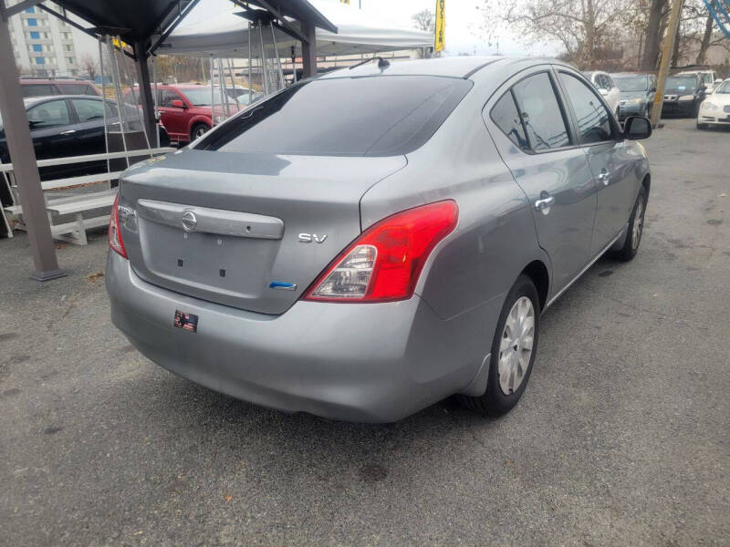 2012 Nissan Versa 1.6 SL