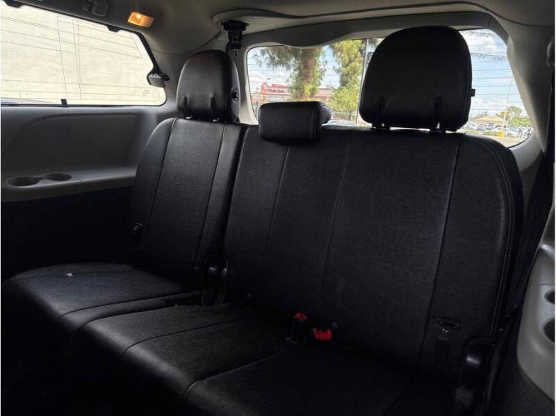 2017 Toyota Sienna SE Premium 8-Passenger