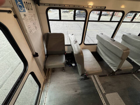 2010 Ford E-Series E-450 SD