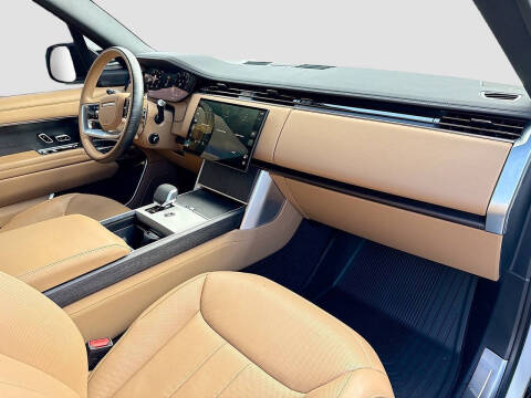 2025 Land Rover Range Rover P530 SE