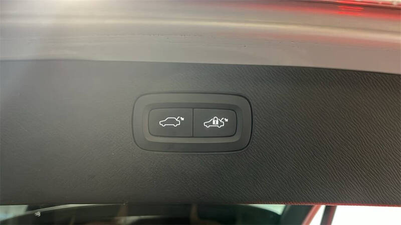 2019 Volvo XC90 T6 Momentum