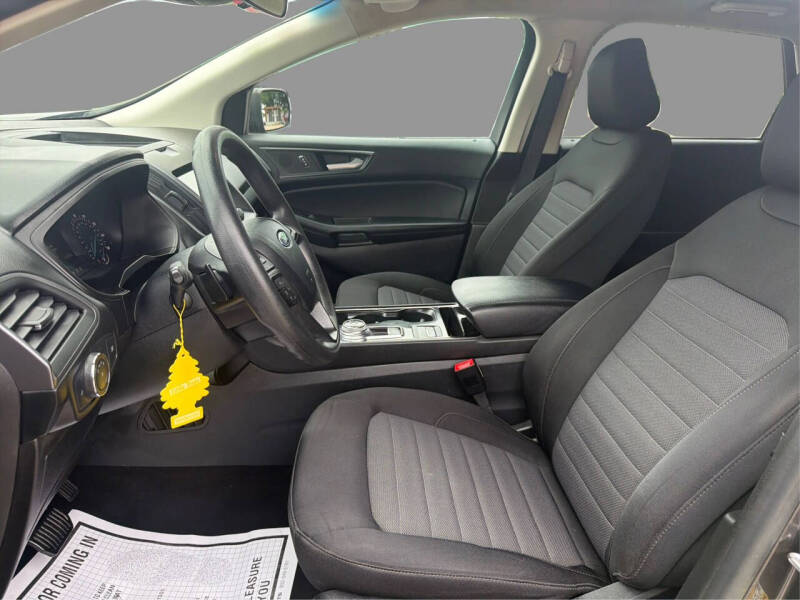 2020 Ford Edge SE