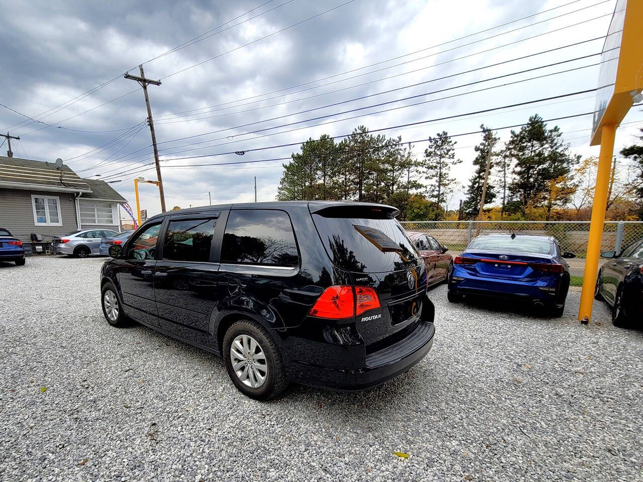 2013 Volkswagen Routan for sale at Statewide Auto LLC in Akron, OH