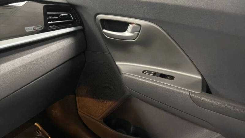 2022 Kia Niro LX