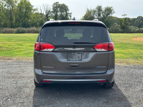 2017 Chrysler Pacifica Hybrid Platinum