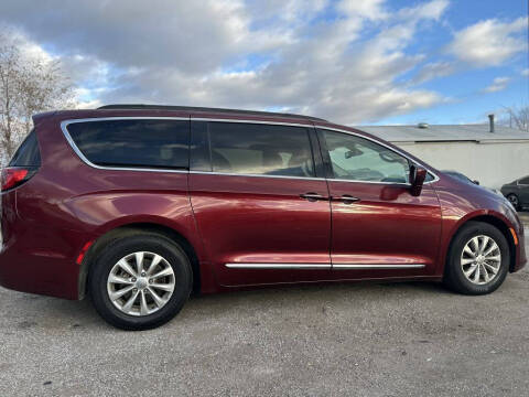 2017 Chrysler Pacifica Touring-L