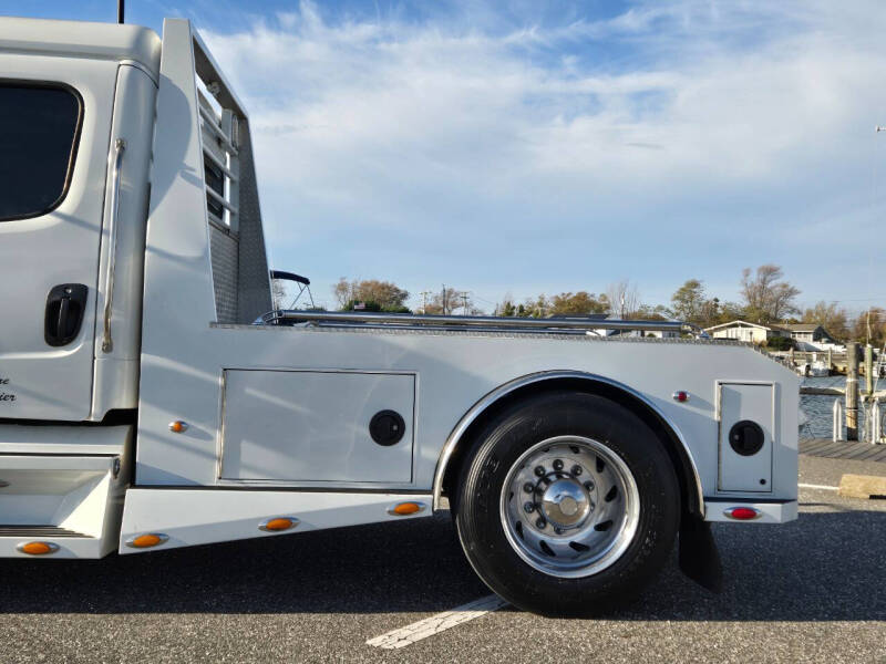 2005 Freightliner M2 106