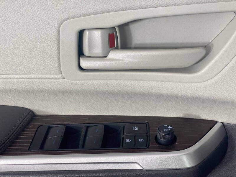 2023 Toyota Sienna LE 8-Passenger