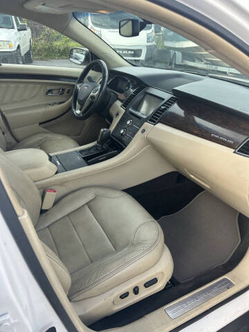 2015 Ford Taurus Limited