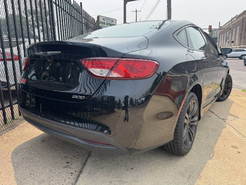 2017 Chrysler 200 LX