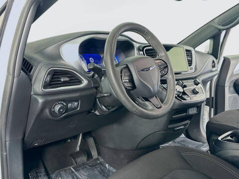 2023 Chrysler Pacifica Touring