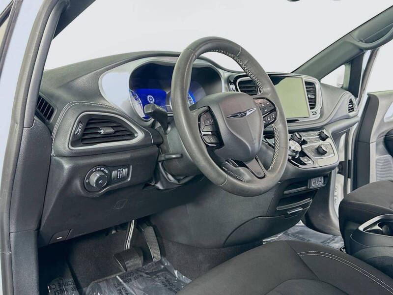 2023 Chrysler Pacifica Touring