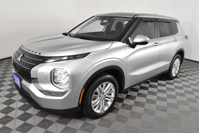 2024 Mitsubishi Outlander ES