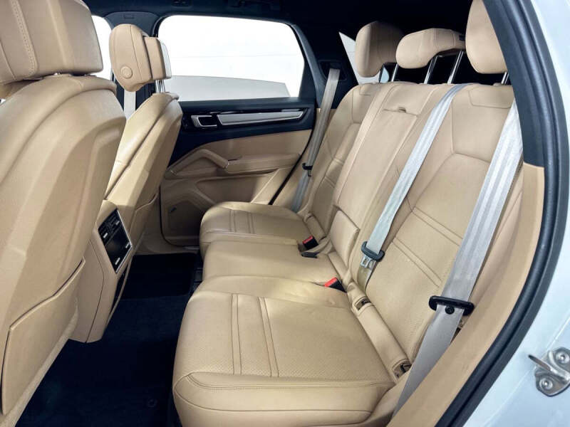 2022 Porsche Cayenne E-Hybrid