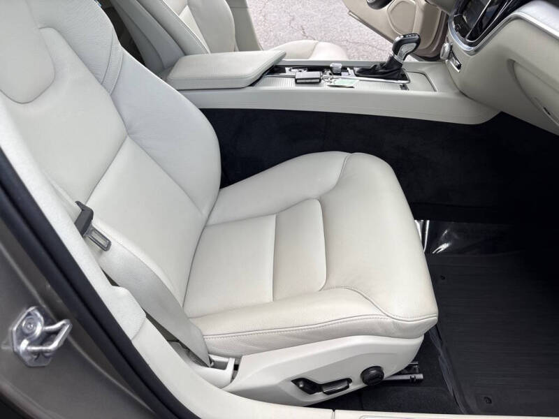 2019 Volvo S60 T6 Momentum