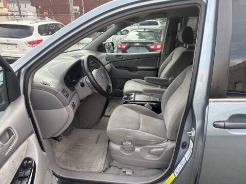2004 Toyota Sienna LE 7 Passenger