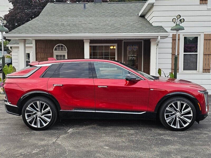 2024 Cadillac LYRIQ Luxury 3