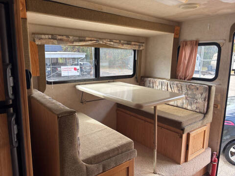 2004 Eagle Cap 950 Intermountain RV
