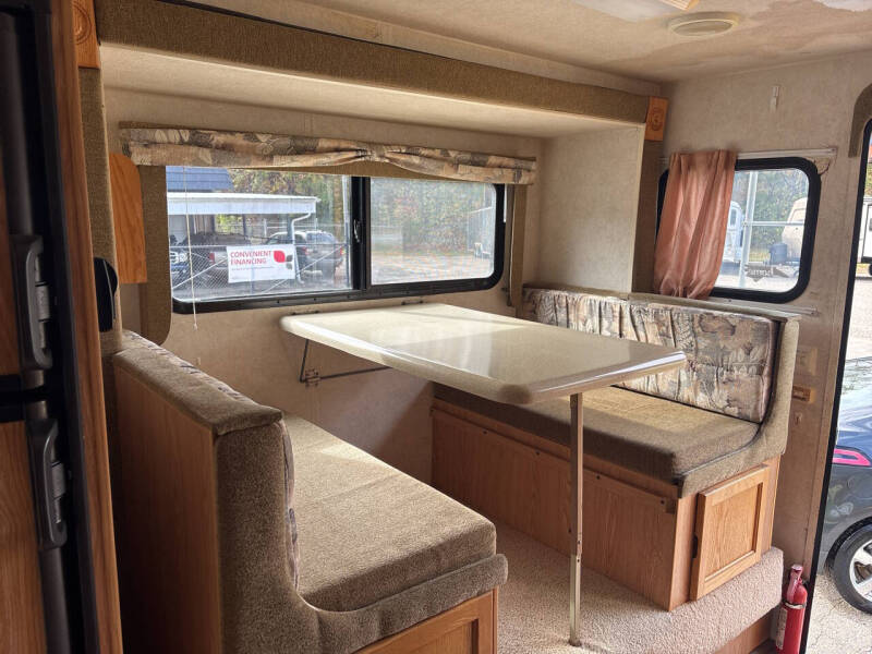 2004 Eagle Cap 950 Intermountain RV