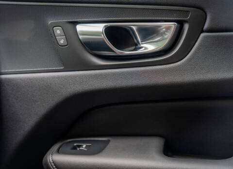 2025 Volvo XC60 B5 Plus Dark Theme